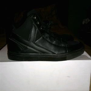 YRU Chill Qozmo Sneakers